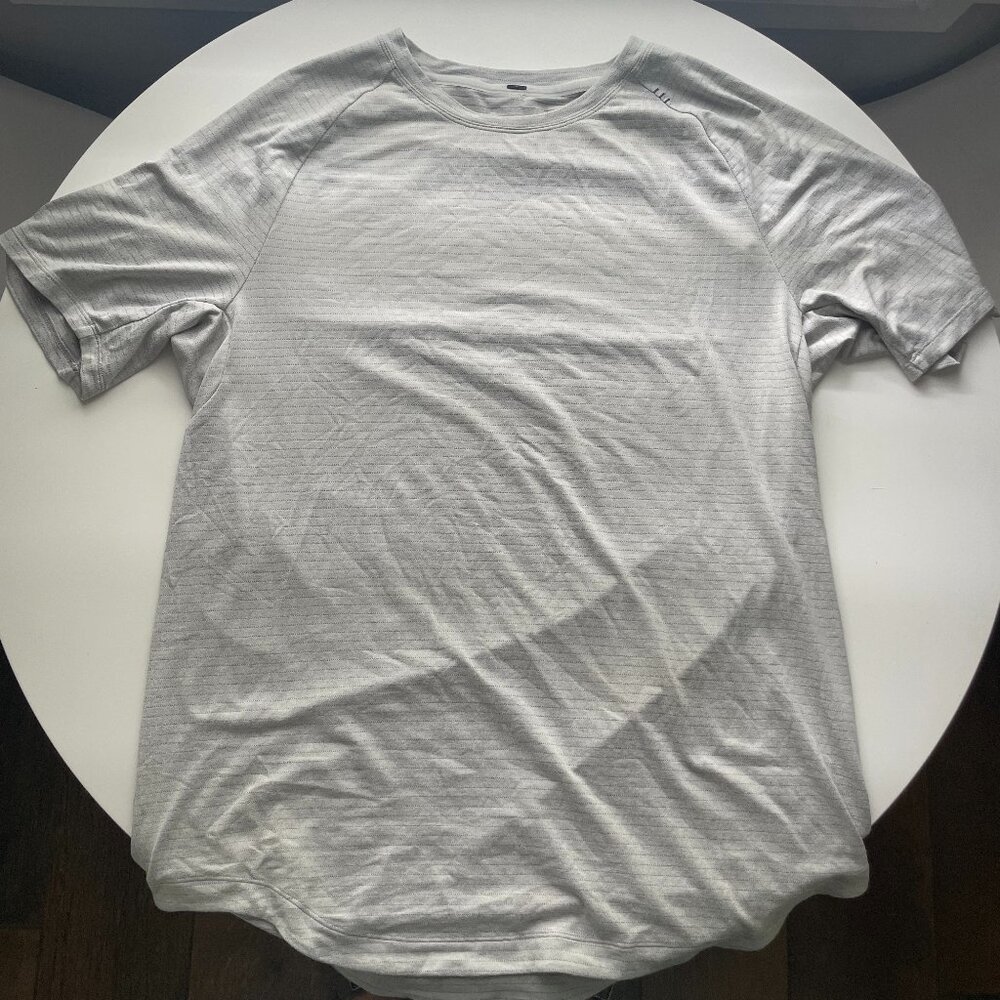Men's Lululemon Athletic Training Shirt Size Large
